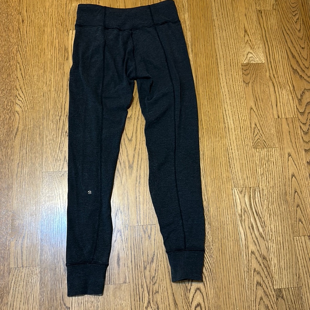 Lululemon charcoal grey joggers